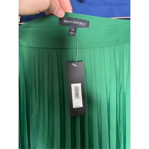 Banana Republic Green Pleated Skirt 14 - NWT - Picture 5 of 6